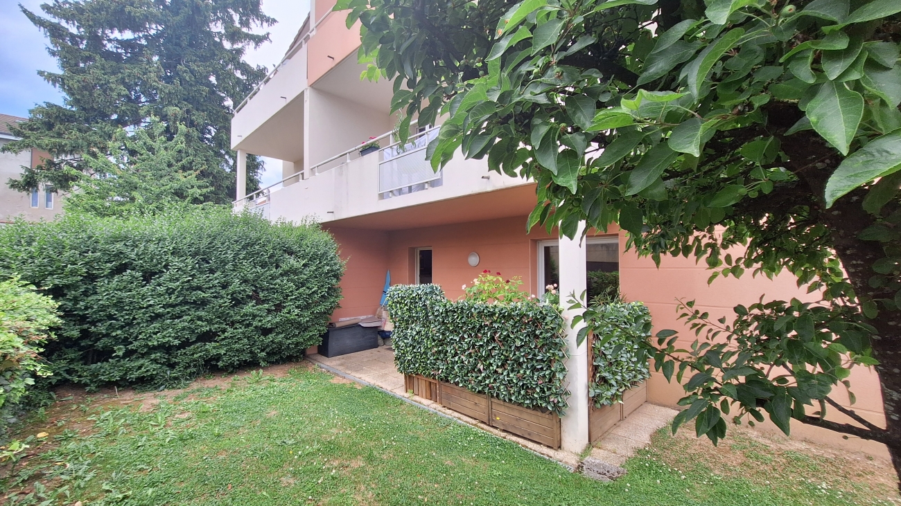 GOLBEY !! APPARTEMENT T3 AVEC TERRASSE, GARAGE & PARKING PRIVATIF 