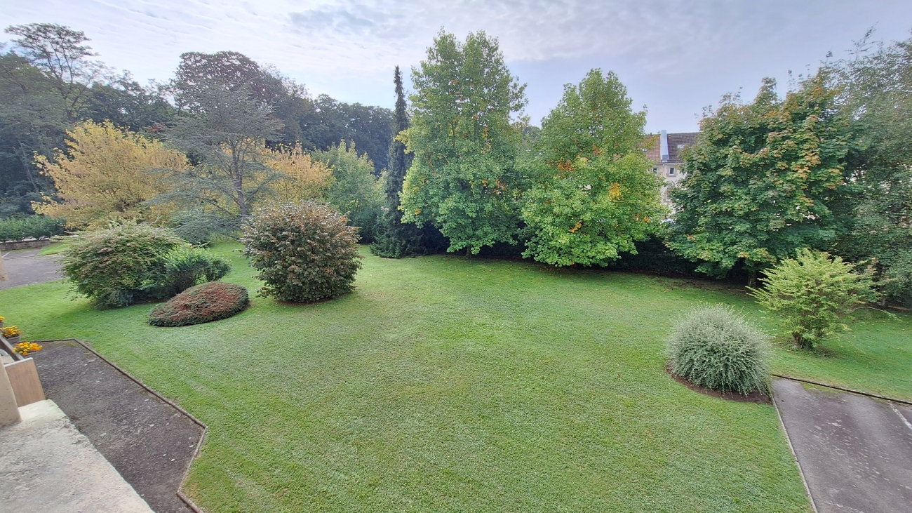 APPARTEMENT T2 VUE PARC, PARKING PRIVATIF & CAVE