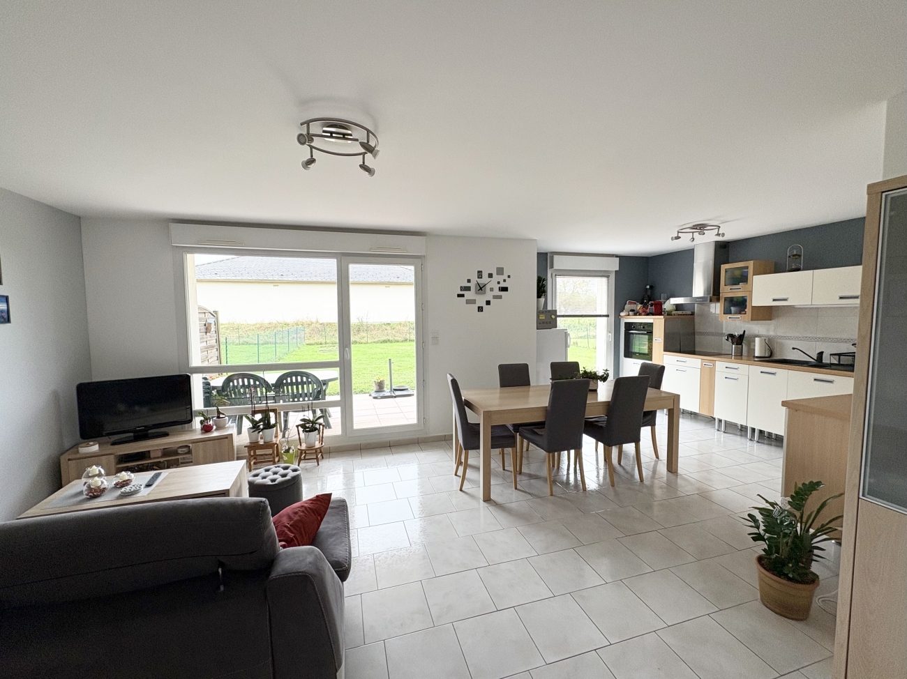 APPARTEMENT F3 EN REZ-DE-JARDIN AVEC GARAGE