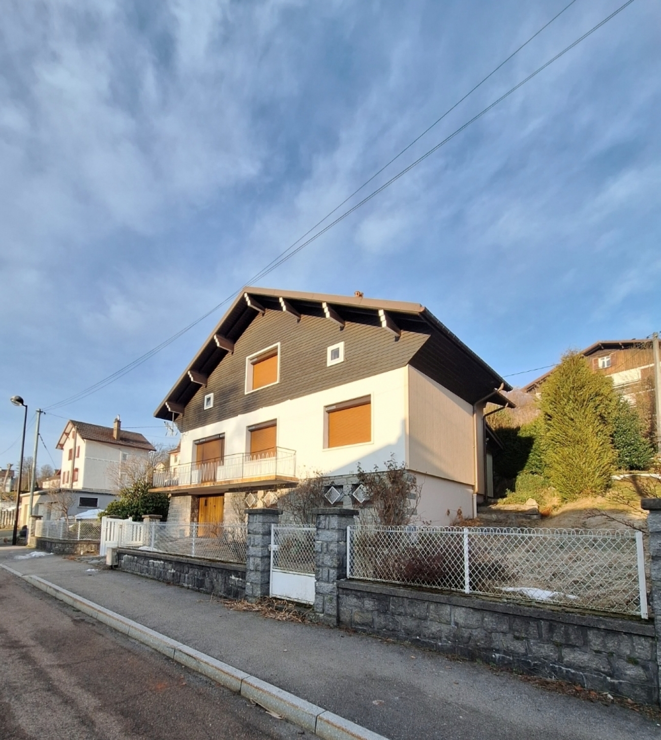 MAISON INDIVIDUELLE SUR SOUS SOL & TERRAIN CLOS