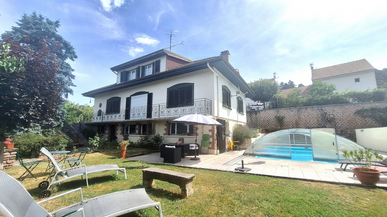MAISON INDIVIDUELLE AVEC PISCINE 