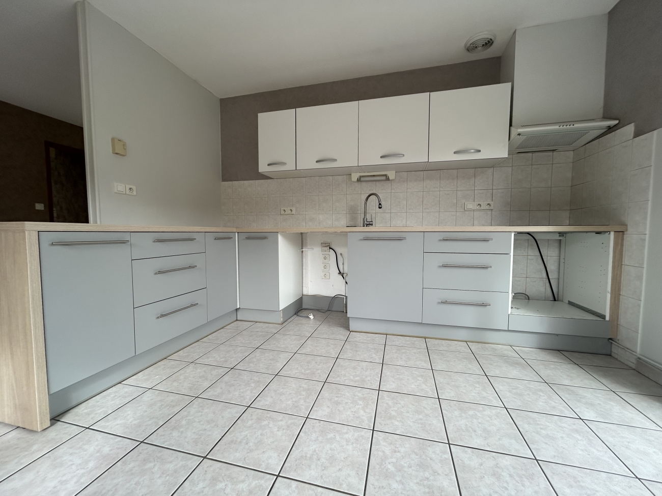 MAISON INDIVIDUELLE AVEC GARAGE ET TERRAIN